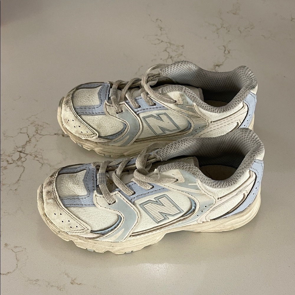 Toddler girls new balance White and Blue Sneakers size 9.5